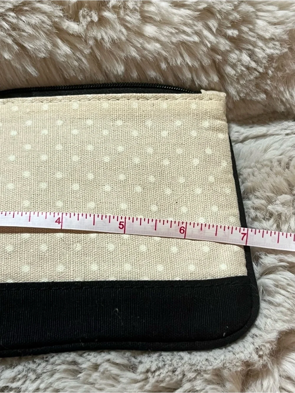 ipsy Beige Canvas Cosmetic Pouch with Red Lip Print